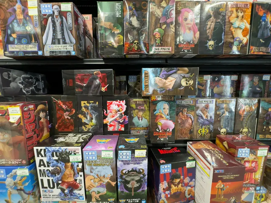 One Piece figure shelf 2