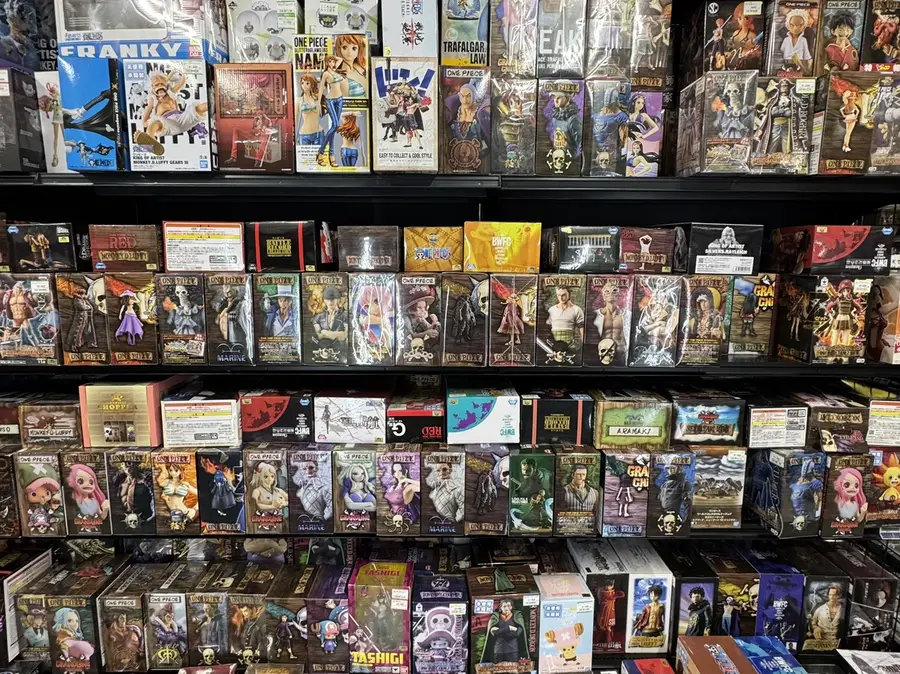 One Piece figure shelf 4